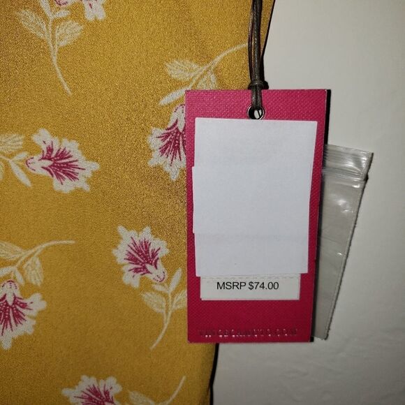 Vince Camuto Faux Button Front Floral Cami Top - Picture 5 of 9